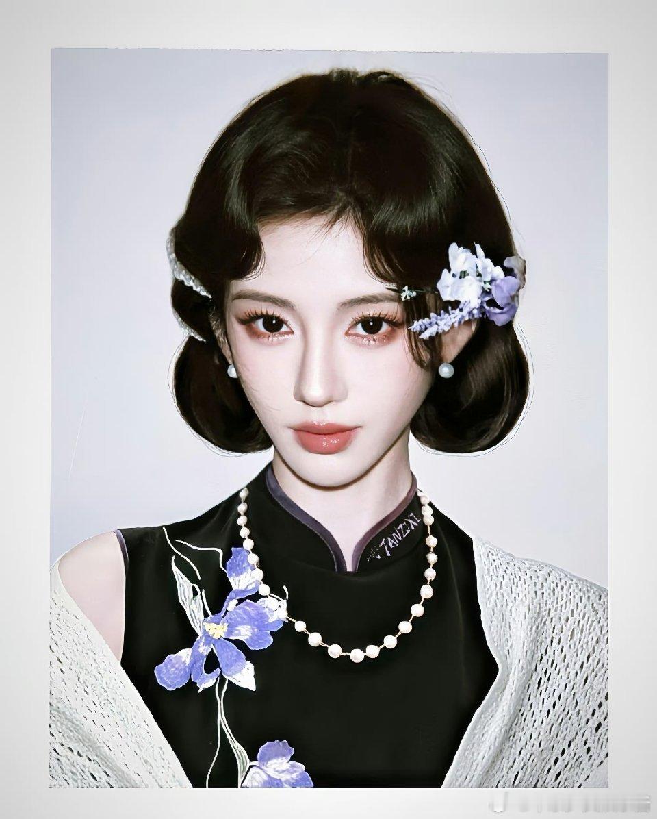 鞠婧祎和民国造型，适配吗?下巴是不是太尖了 