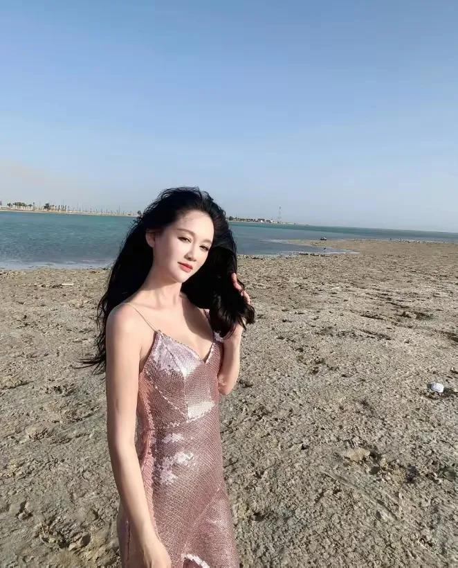 陈乔恩的保养方法太怪了，用几百根钢针扎脸！

太拼了，陈乔恩竟然是这样保养的！难