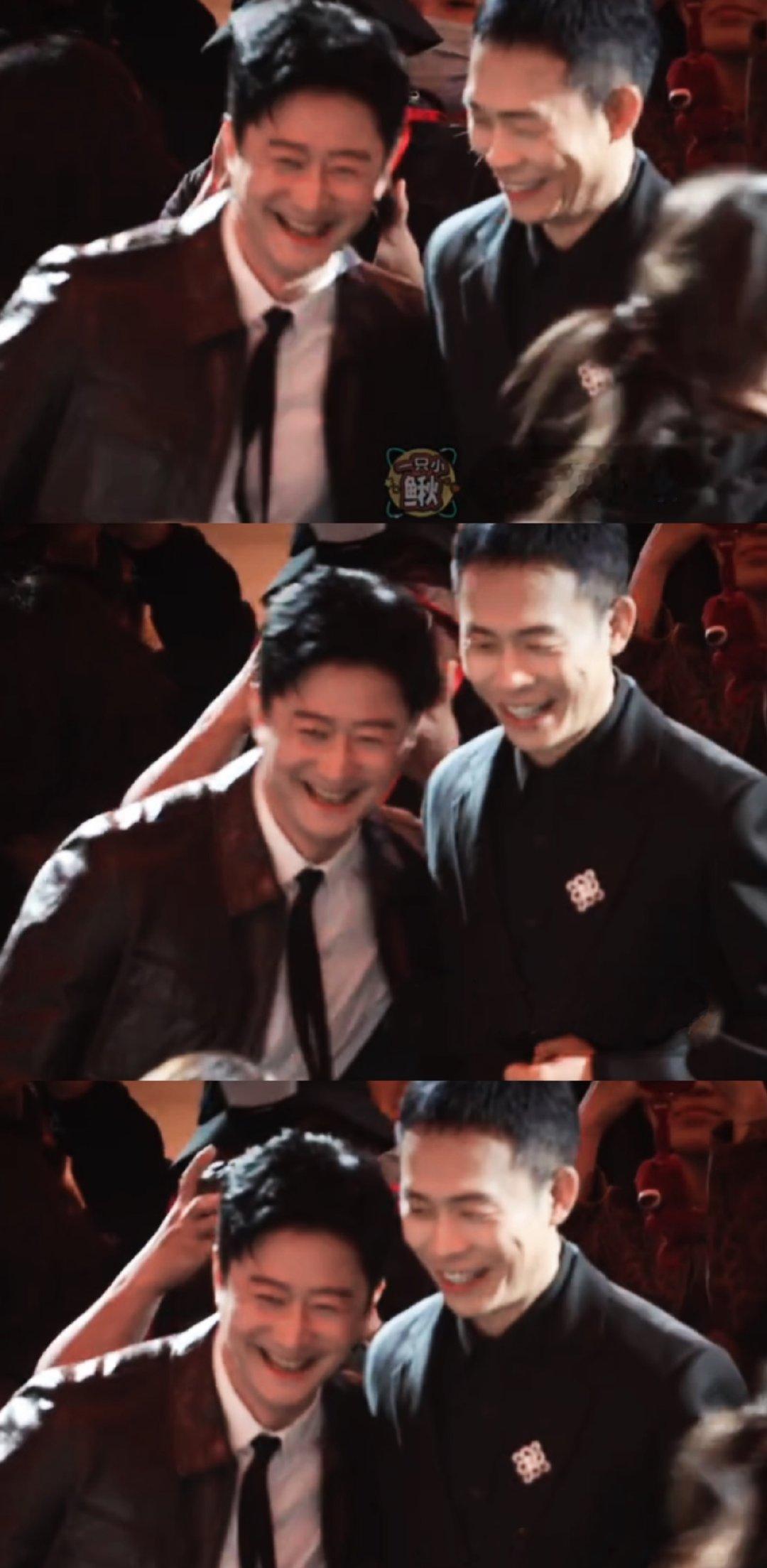 吴京元华张晋给袁和平颁奖北影节上袁和平导演荣获终身成就奖，吴京、元华、张晋同台颁