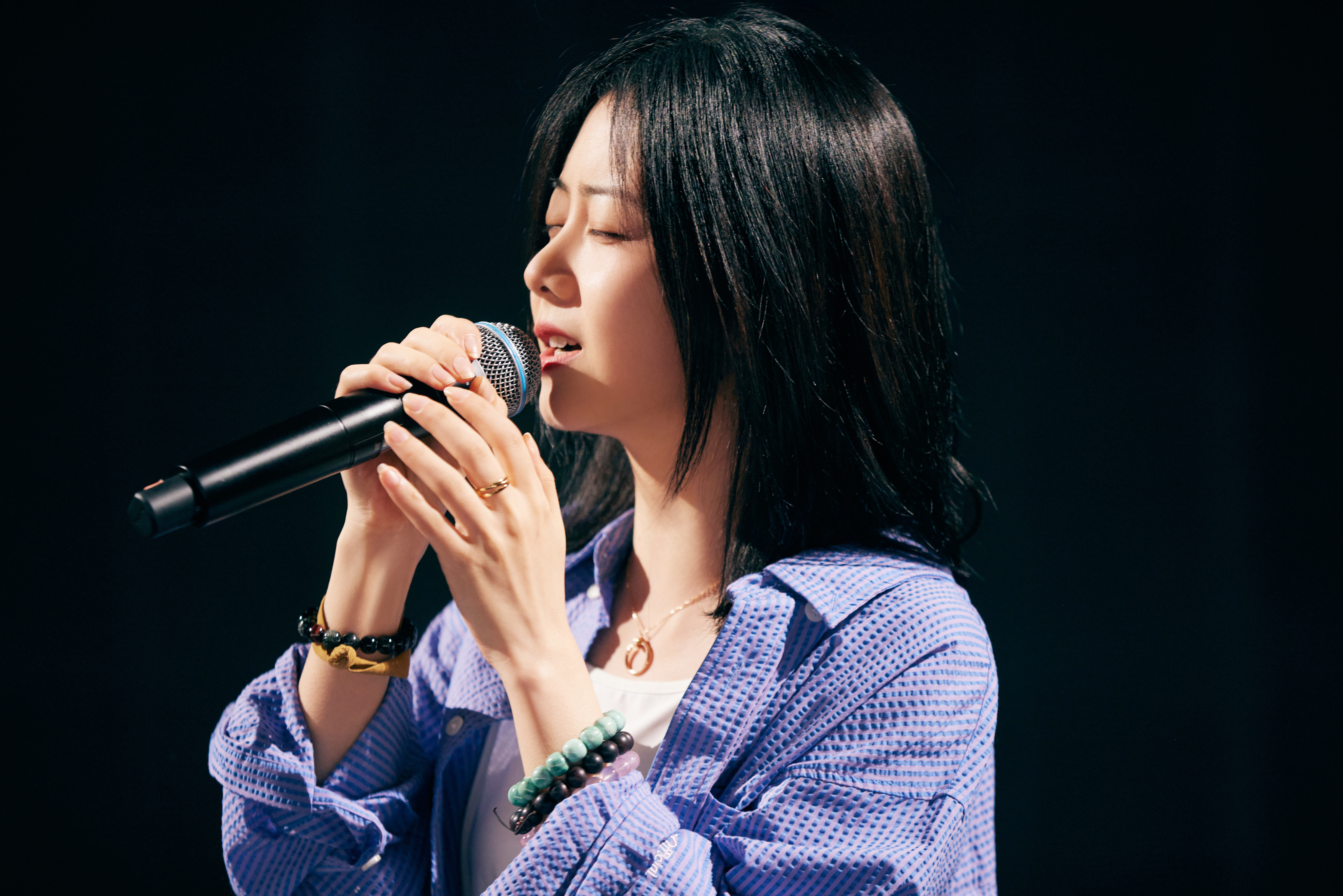 #谭松韵[超话]# 🎵#两小姐‘s Postcard# 两小姐彩排图惊喜掉落。