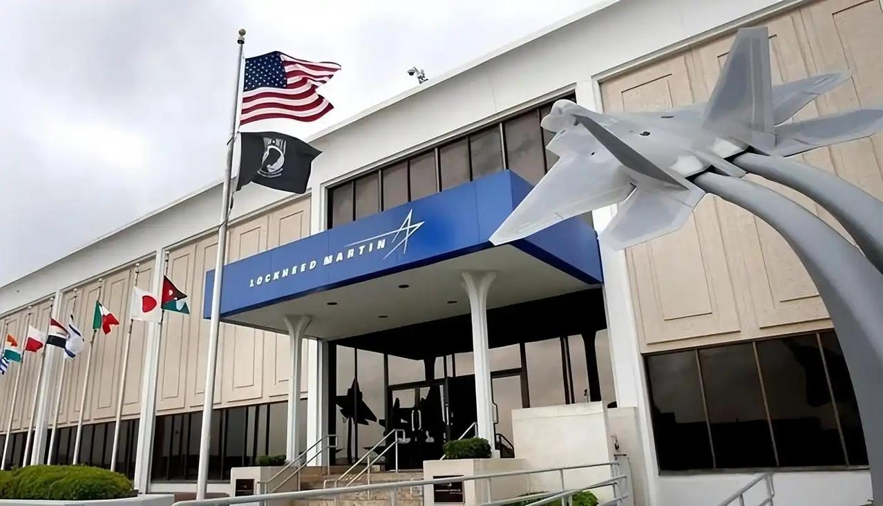 美国顶级战机制造商，干涉台湾被大陆制裁后，如今已“慢性死亡”

麻烦看官老爷们右