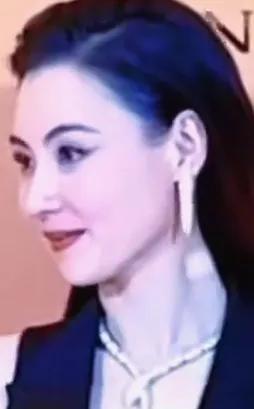 沉默里的温差，是爱最痛的褪色
 
这些字句里裹着的，是从暖到冷的 entire 