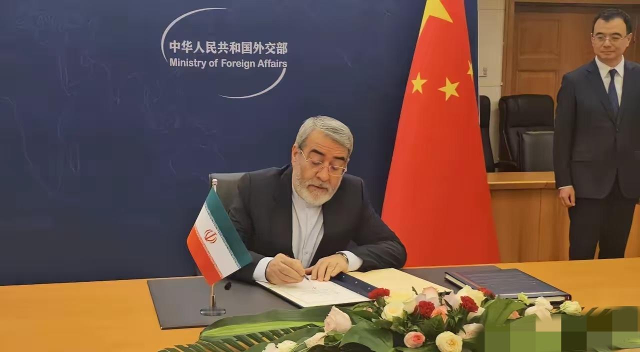 外界观察认为，历经半个月权衡，伊朗还是决定加入这个由中国倡议建立的组织。7月31