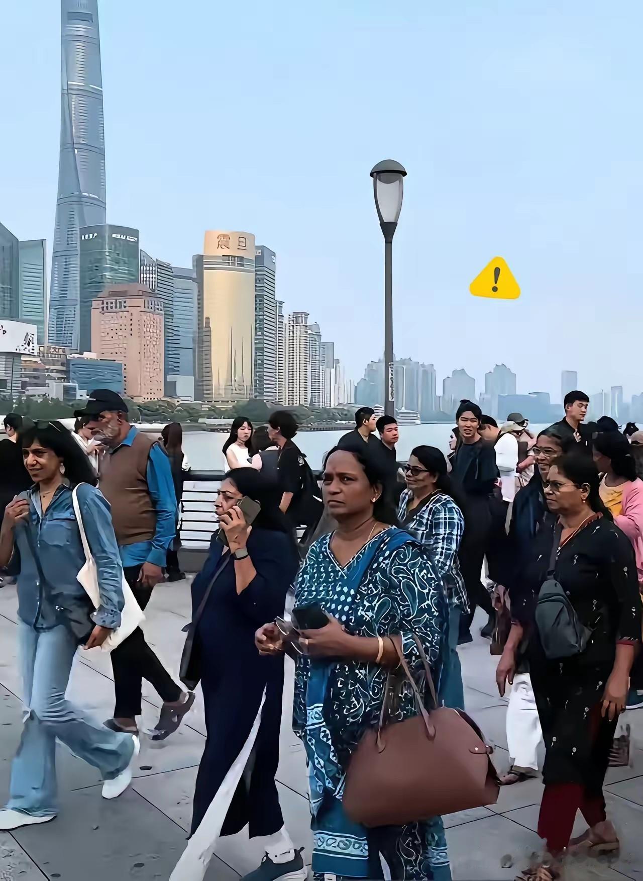 时下，在印度兴起一波到中国打工的热潮。
于是乎，今年来我国的印度人明显增多。
这