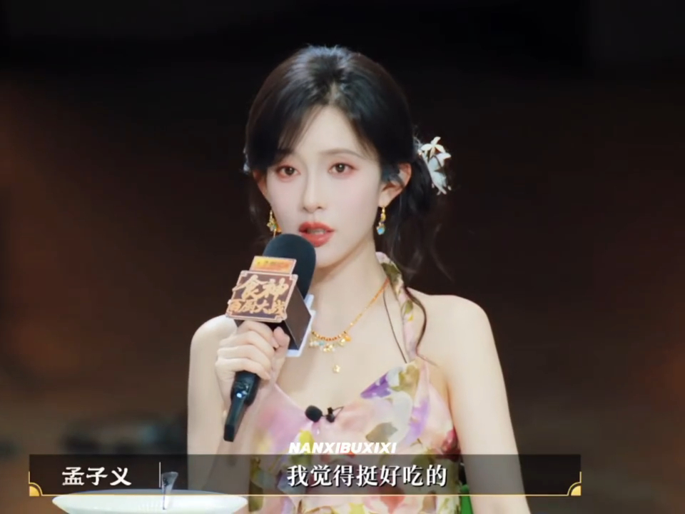 孟子义这节目是真来对了 百厨大战谁懂孟子义有多适配这档综艺。《食神·百厨大战》各