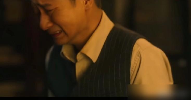 别再被《八千里路云和月》骗了，扒开英雄皮，里面就三个字：活下去。
你看那个厨子