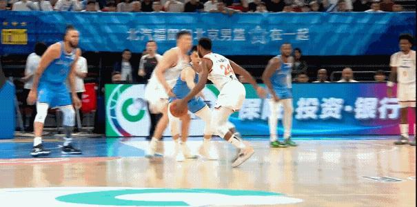 上海男篮在大白边怀特塞德连续轮休的情况下依然延续连胜真的不容易，今天弗格大爆发砍