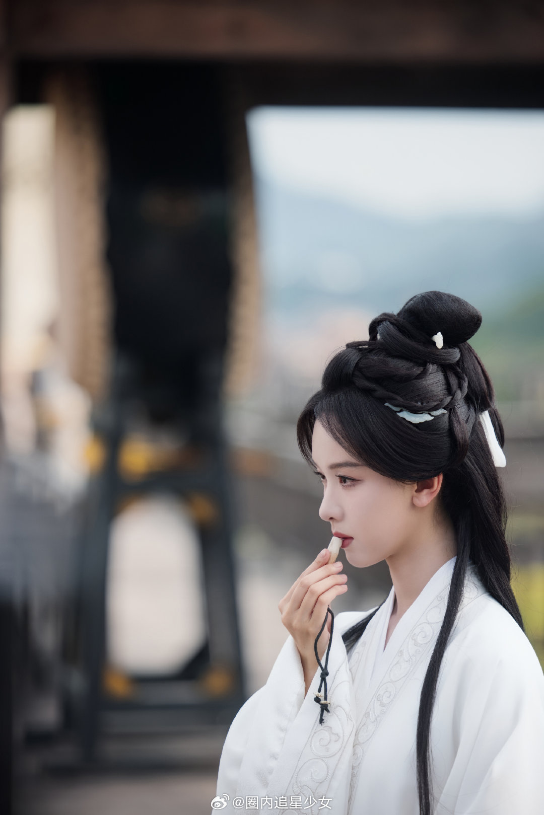 陈都灵白衣完全是仙女陈都灵白素衣越素越美 翘楚白衣清浅，容颜清丽，陈都灵把素雅之