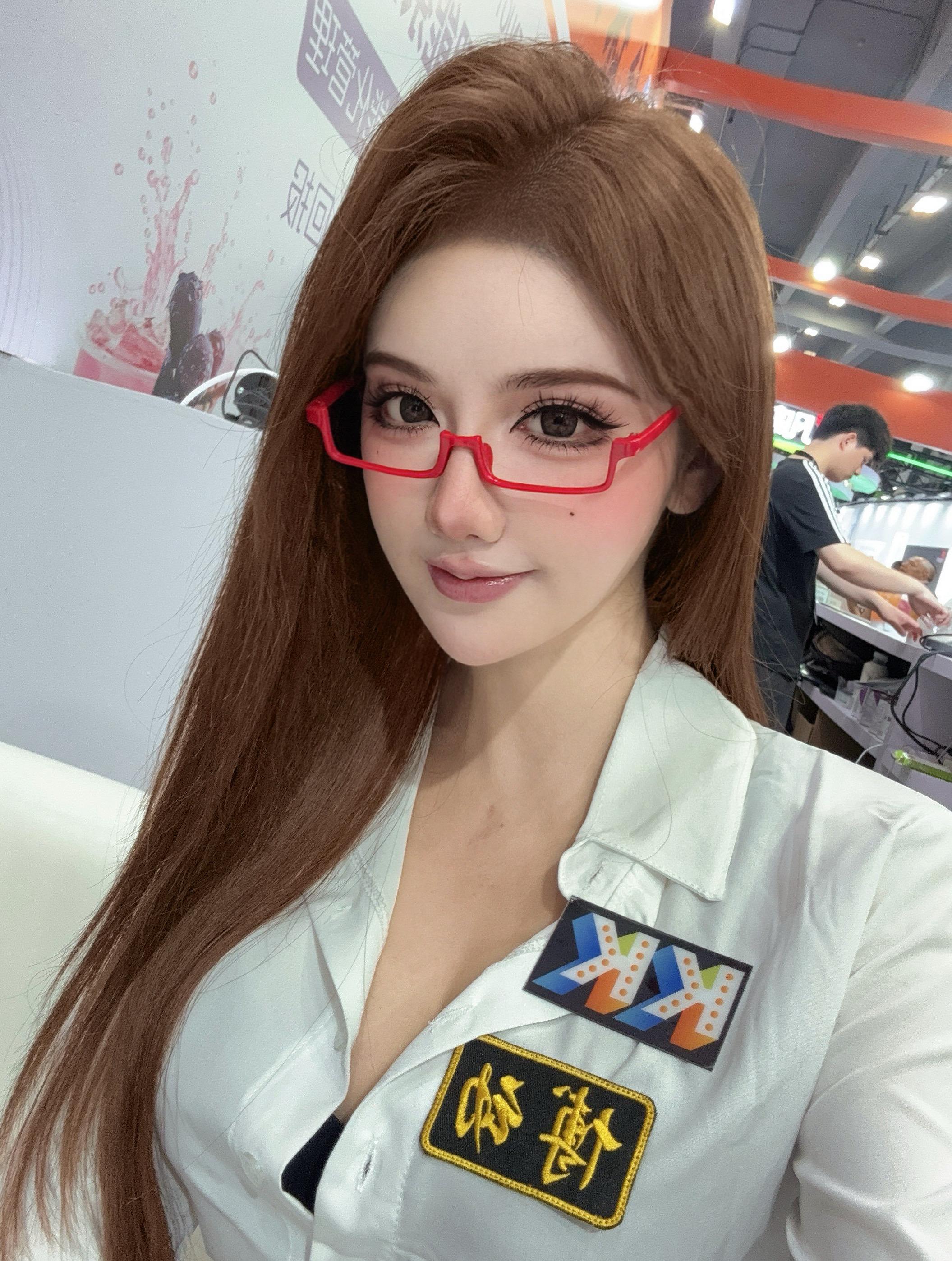 台球展。