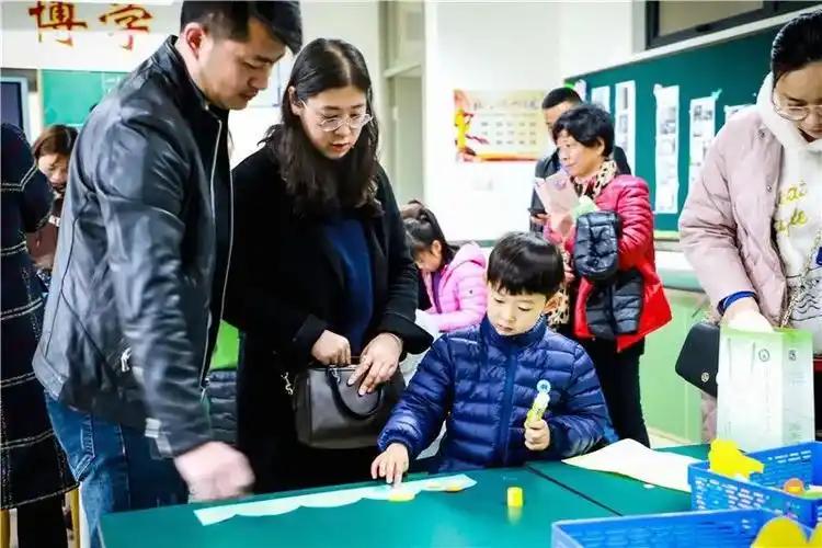 8月24日，教育部发布中小学幼儿园学段衔接十问实答文件，对幼升小、小升初的教学安