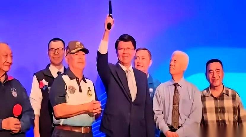 都说军演就是真打的彩排。
我以前也信，后来发现，全搞反了。
真想动手，从来都是悄