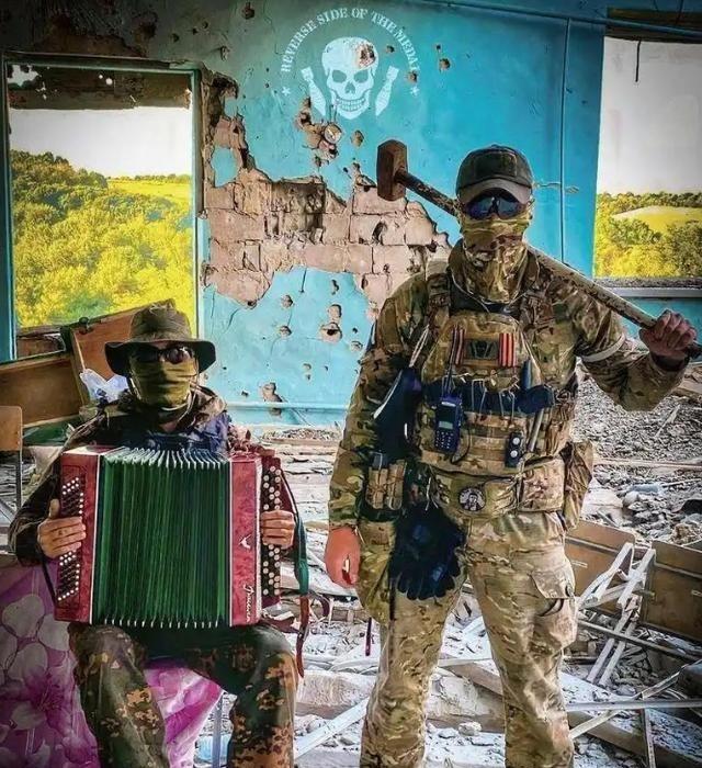 雇佣兵说白了，就是拿命换钱的亡命徒。
你看瓦格纳在巴赫穆特那仗打得多狠，一天死几