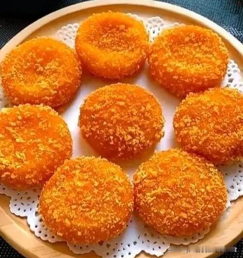 软糯香甜可口的南瓜饼

做法简单

孩子特别爱吃

快动手做起来吧！

食材准备