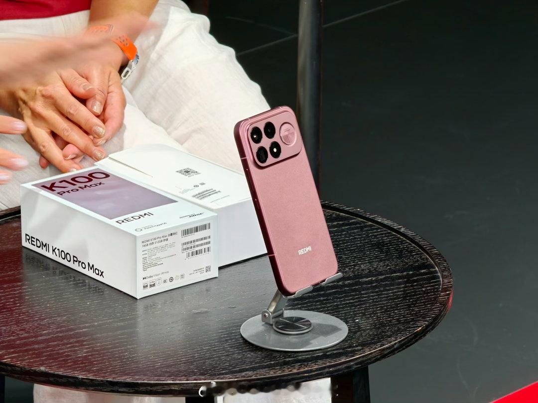 REDMI K100 Pro Max真机展示，全新“赤霞珠红”配色，延续了超大尺