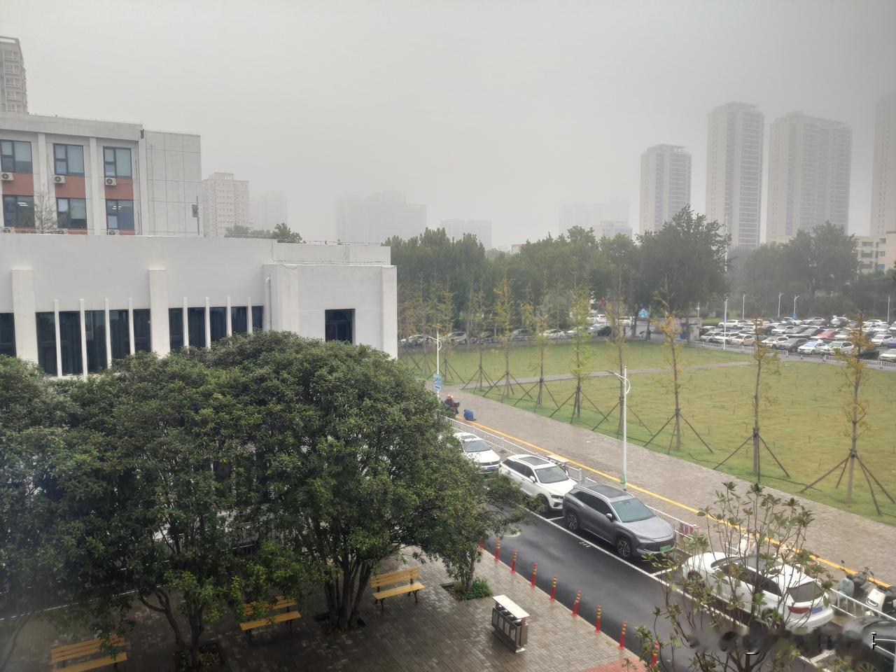 郑州天空随手拍:又开启了下雨模式！今年郑州的天漏了！