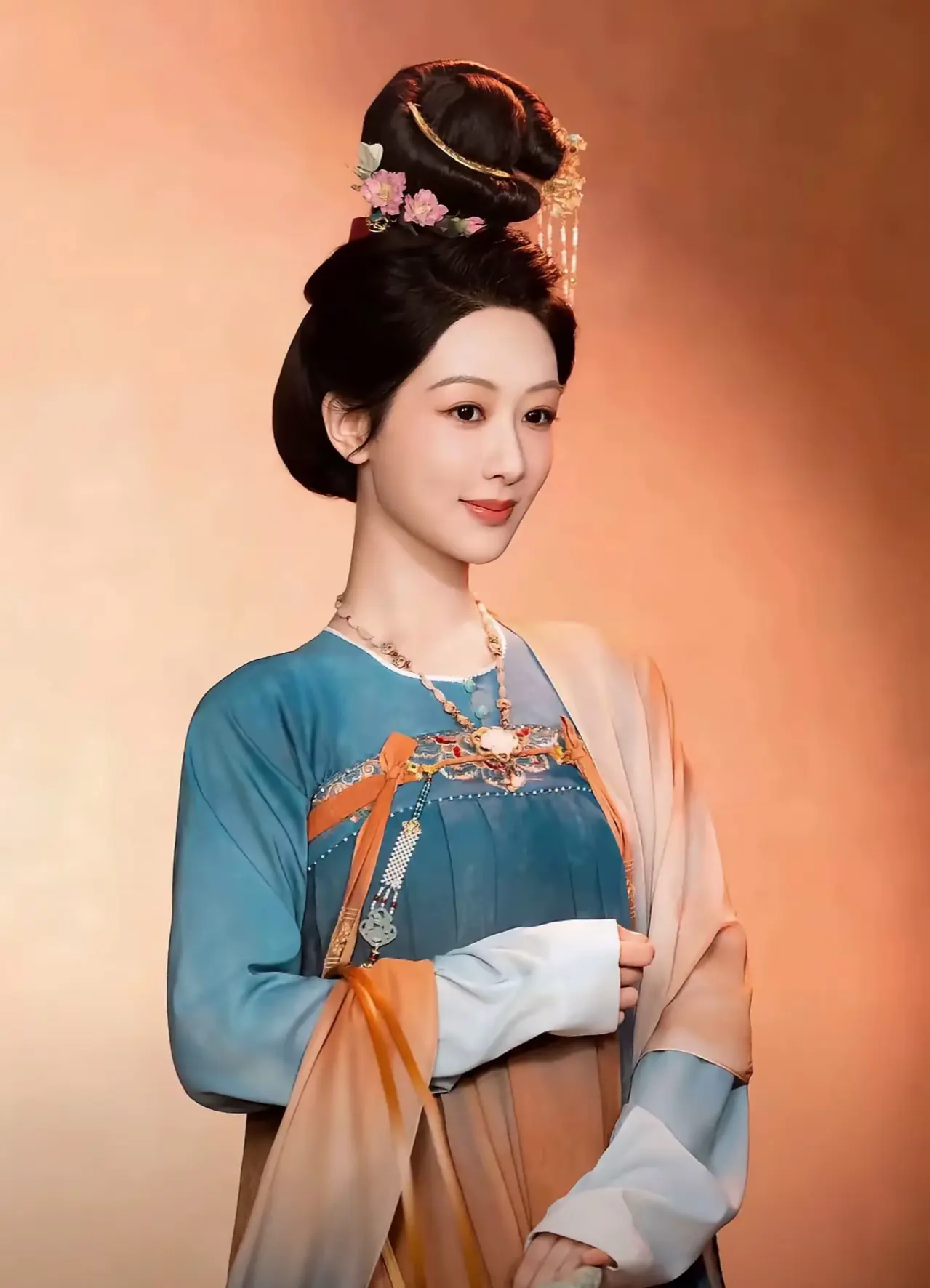 杨紫 杨紫粉色挂脖流光裙色 国色芳华 锦绣芳华 上热门