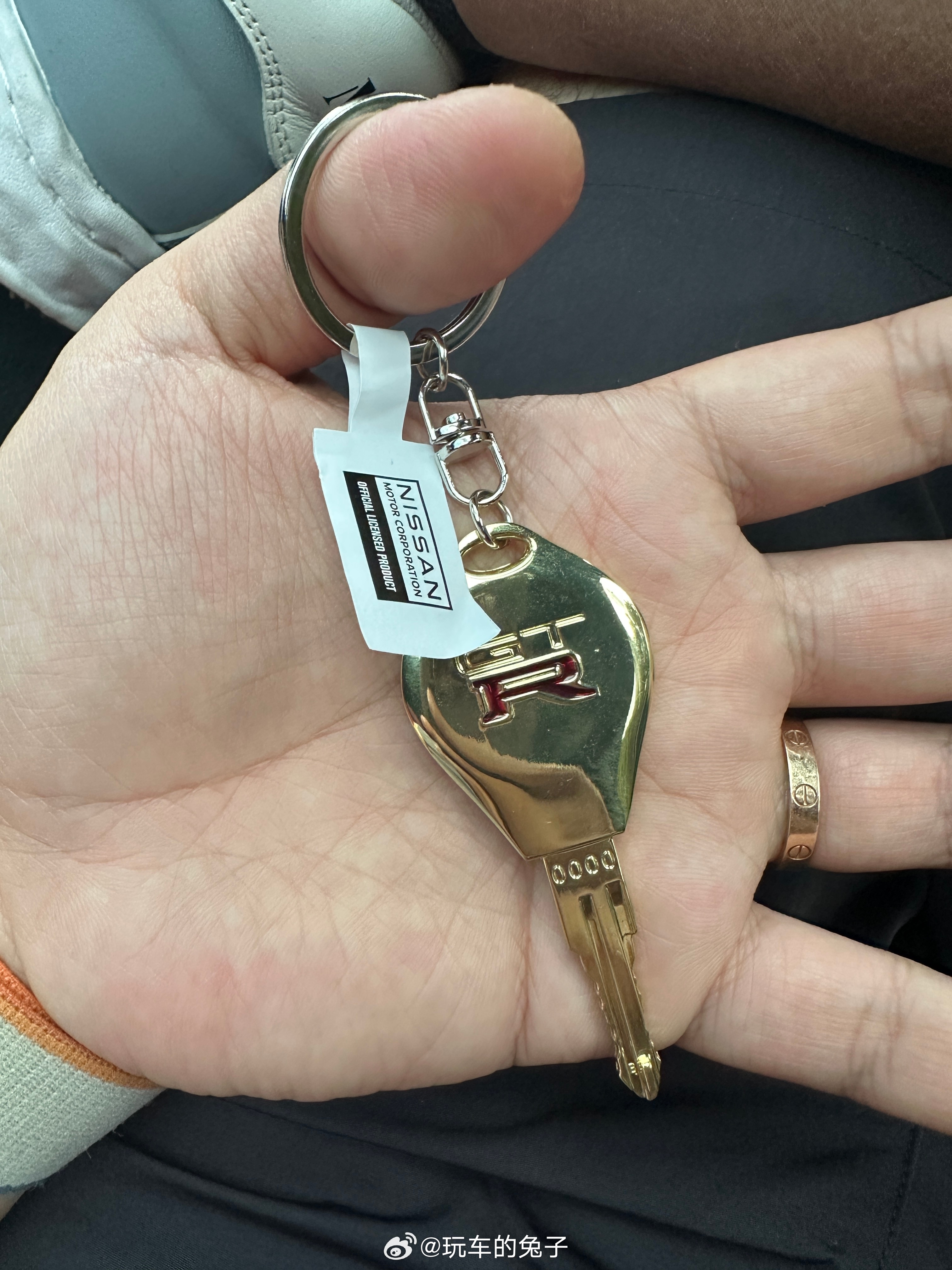儿子说，要抽个BANDAI的车钥匙扭蛋🥚无奖猜车，我相信，你们都能看出来是哪台