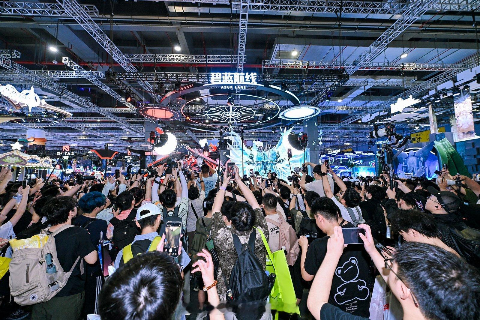 碧蓝航线在线祈福能见到1000位游戏动漫cos的展  拍到碧蓝航线的cos了超级