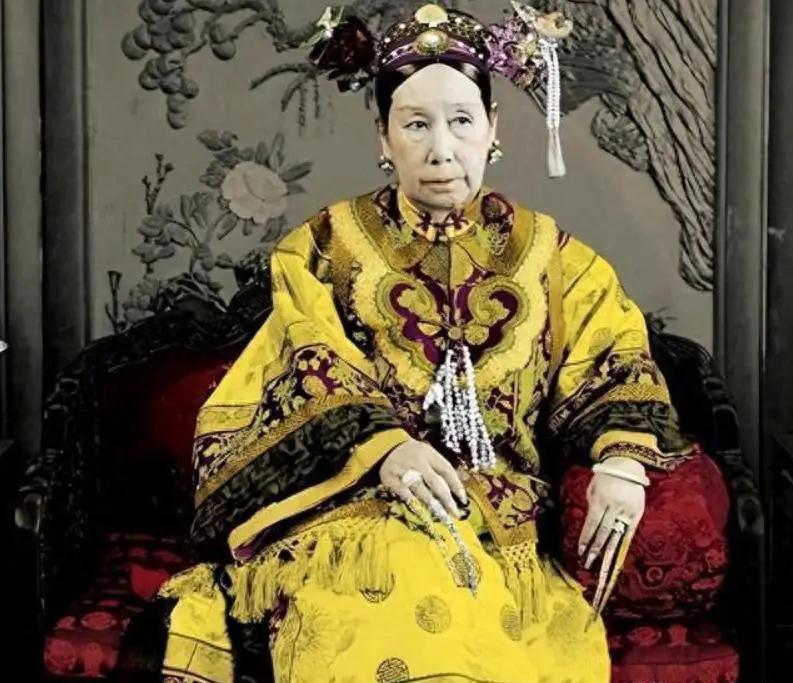 光绪为何不杀掉慈禧独自掌权？溥仪直言：这3个后果他承担不了。都知道清政府的末期是