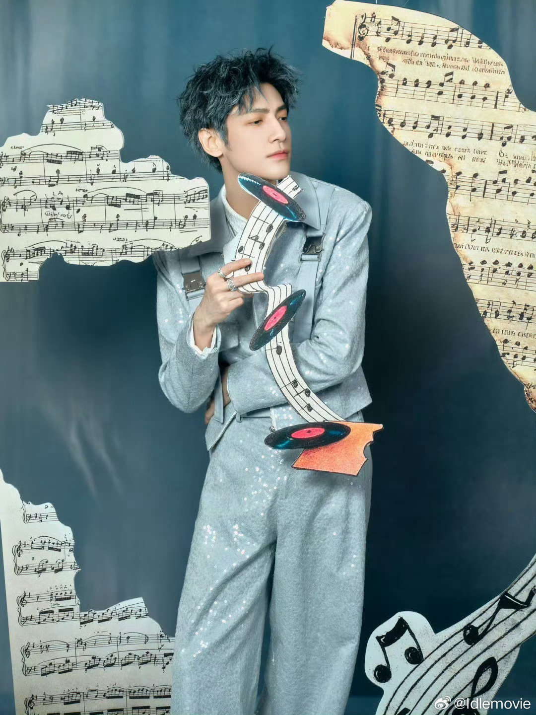 看了大家发的罗云熙斑马音乐节的演唱视频，说实在的，很羡慕现场的观众能近距离欣赏罗