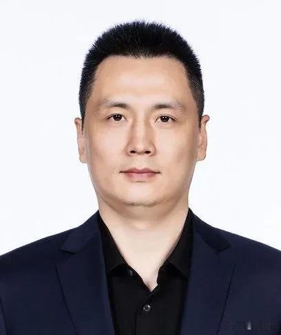 卢伟今天比赛结束以后一定要请张镇麟跟古德温吃顿饭。其实很多球迷今天都没看懂，为什