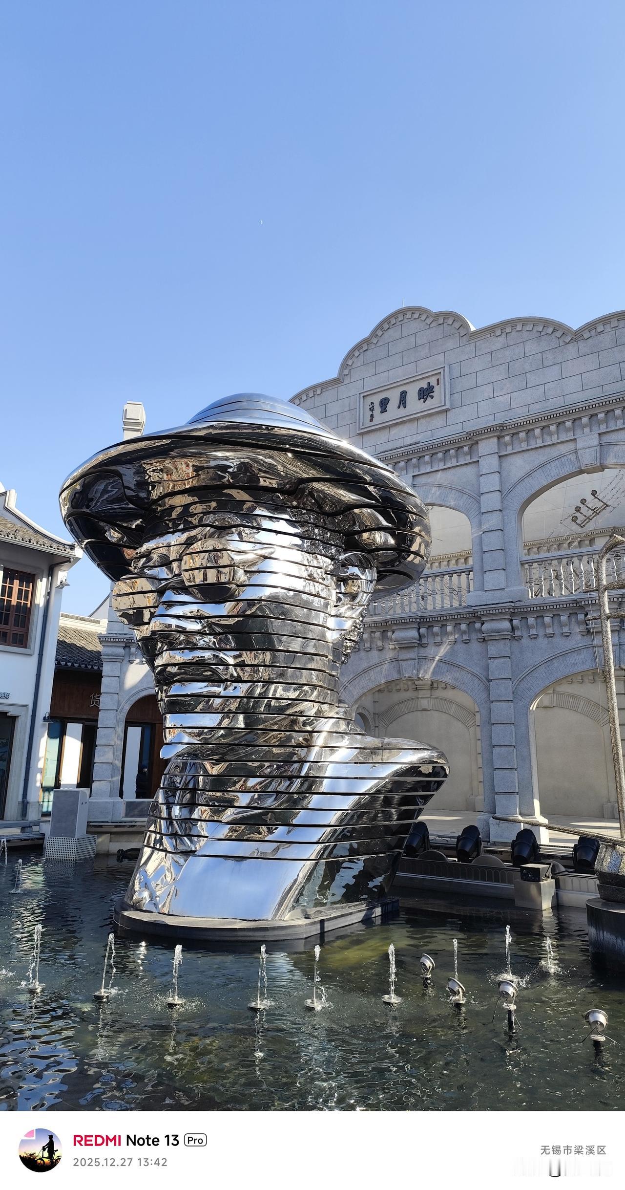 无锡惠山古镇的阿炳头像