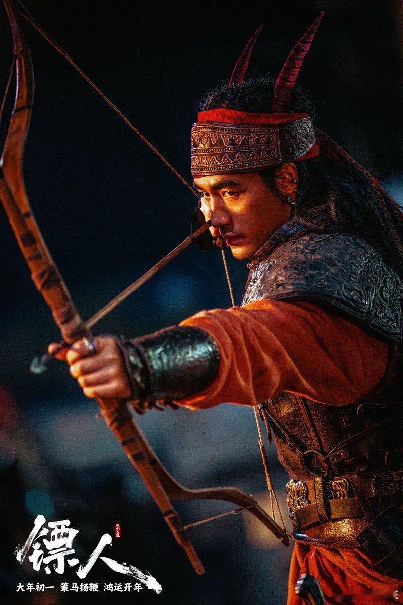 镖人如何用打戏征服合家观影受众 打戏拳拳到肉、节奏紧凑流畅，新疆大漠实景震撼，老