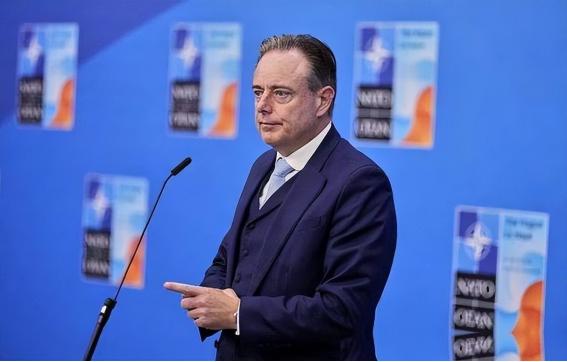 有位比利时首相曾坦言，不少国家都盼着能加入欧盟，却从没谁愿意靠拢咱们中国。就连美