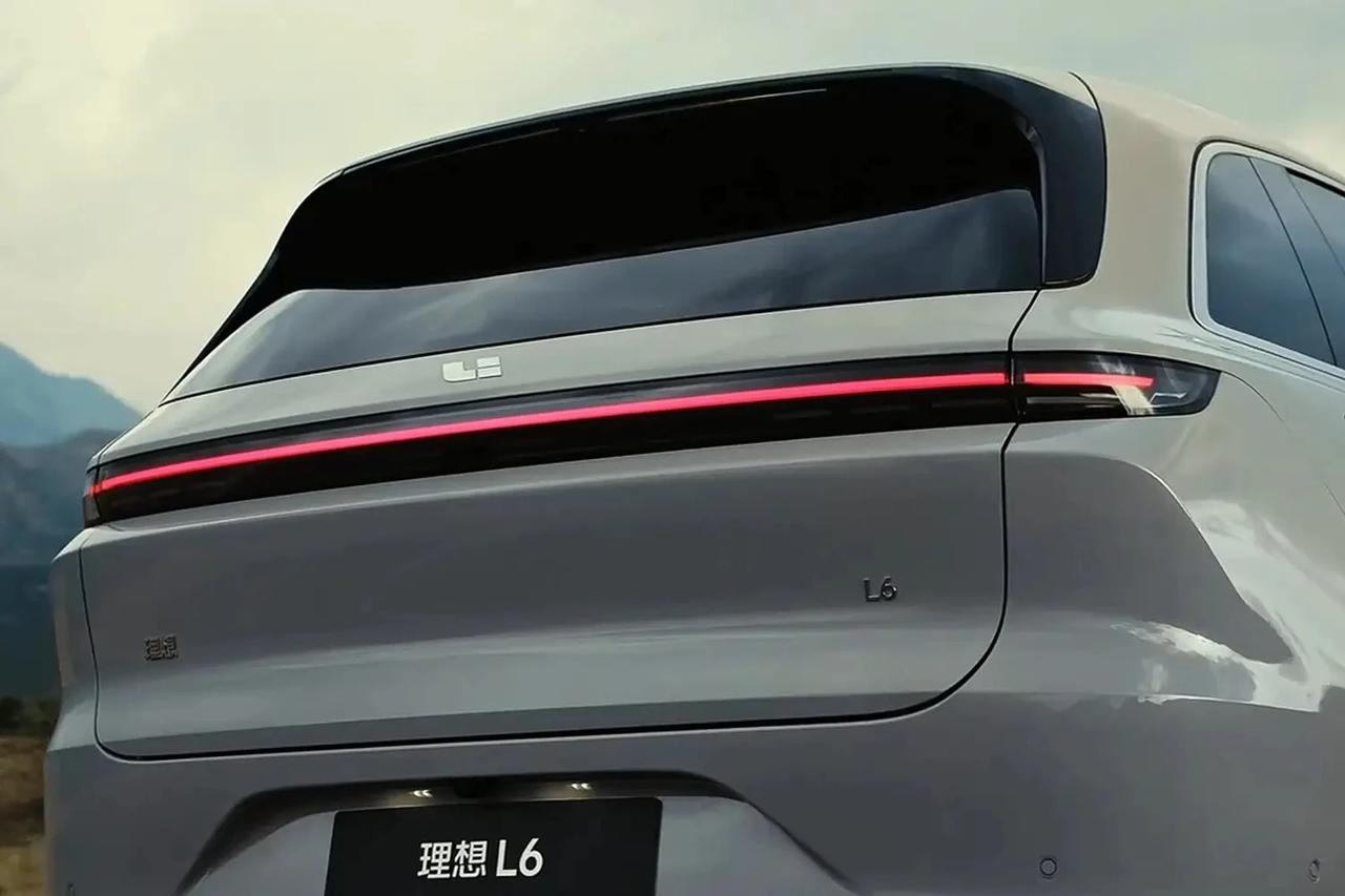 【理想L6官方解答：四驱配置及其它热点问题】
理想汽车针对网友对理想L6的疑问进