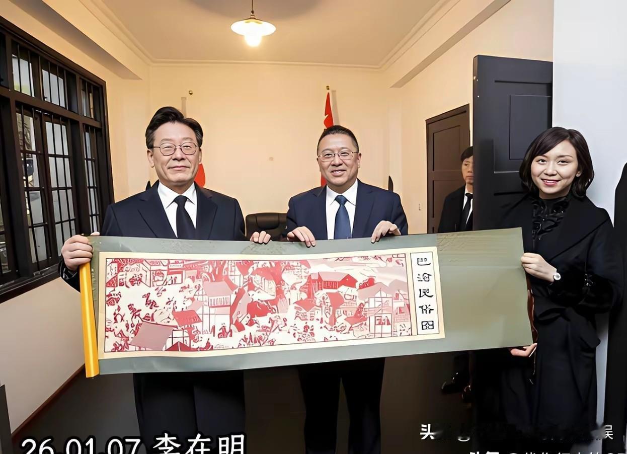 1月7日，韩国总统李在明和夫人金惠景参观了位于上海的大韩民国临时政府旧址！
李在