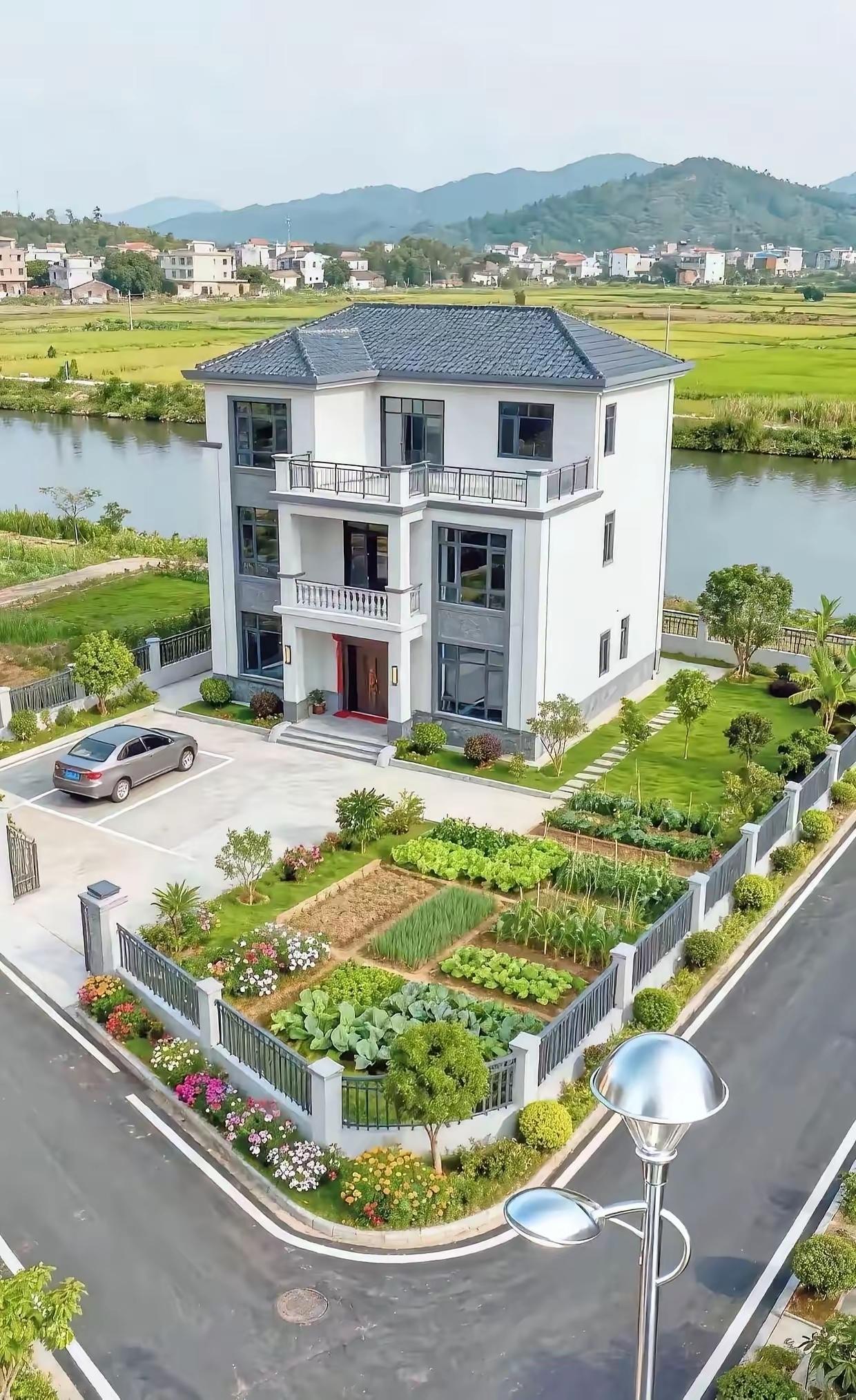 如果你手上有60万，回农村盖一套这样的房子够不？