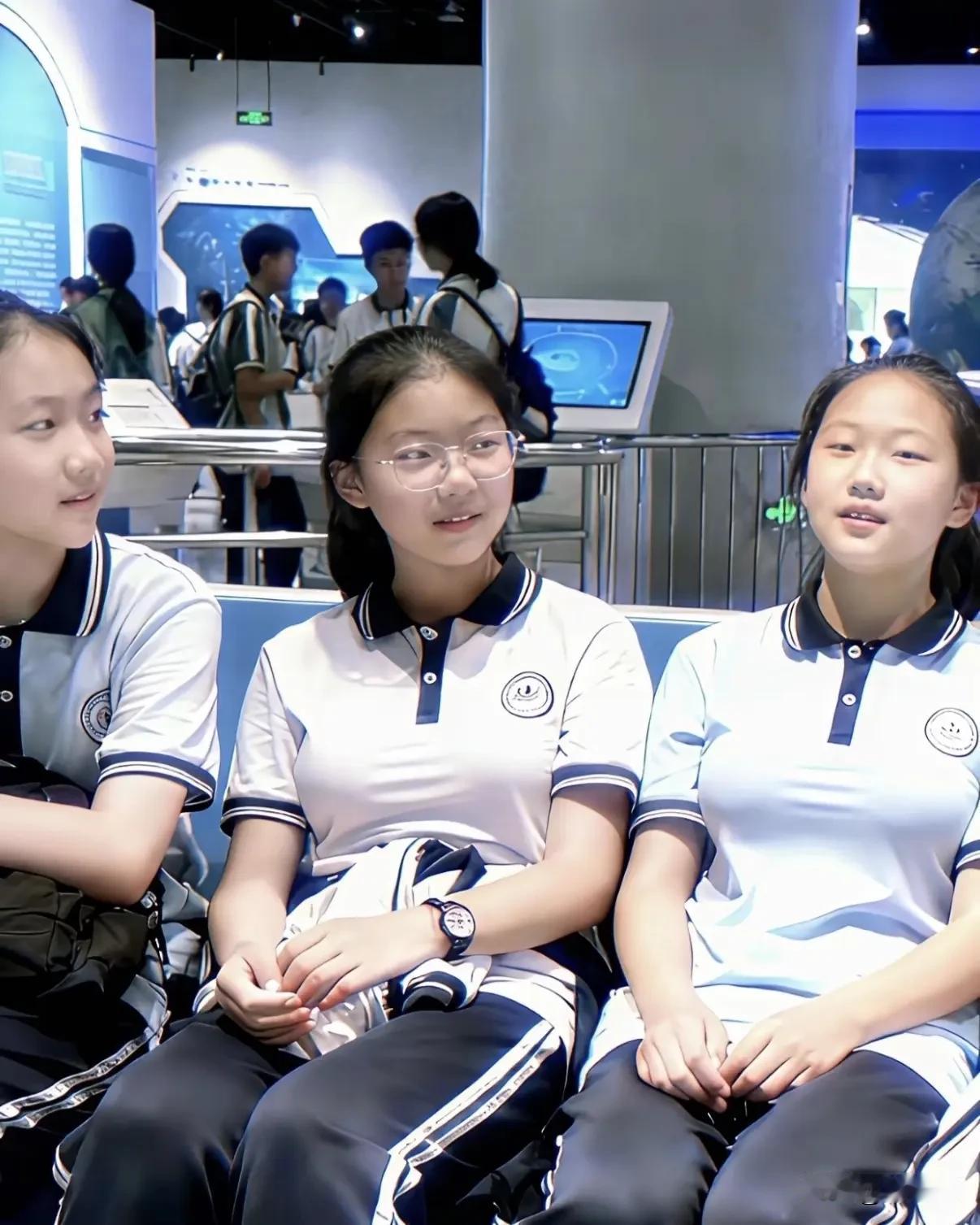 三个刚上初一的妹妹，不得不说年轻就是好啊，每天快快乐乐的[呲牙]