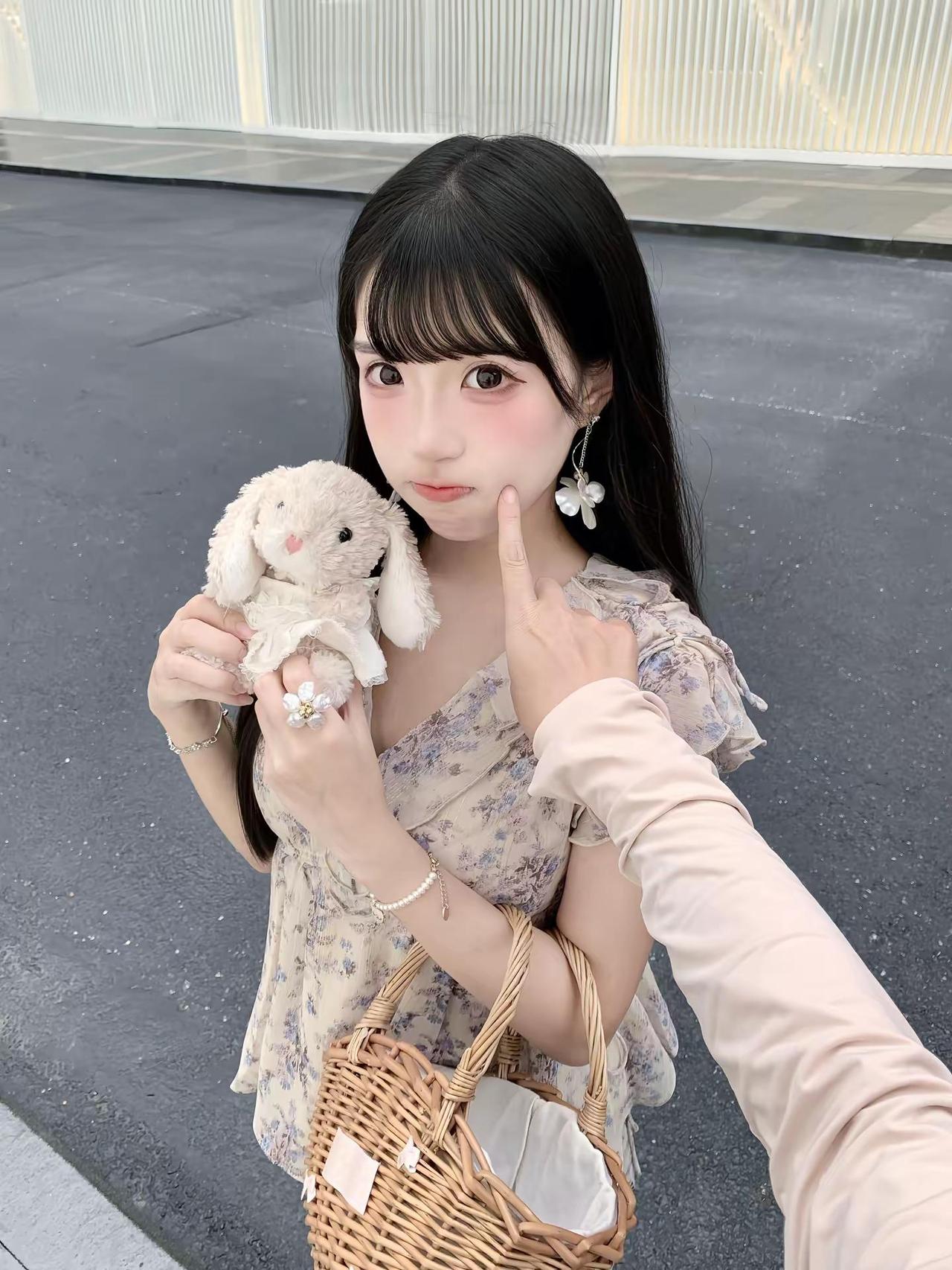 清楚系也是有点太美了🫧。温柔姐姐日系 清楚系 温柔风穿搭 碎花裙的魅力
