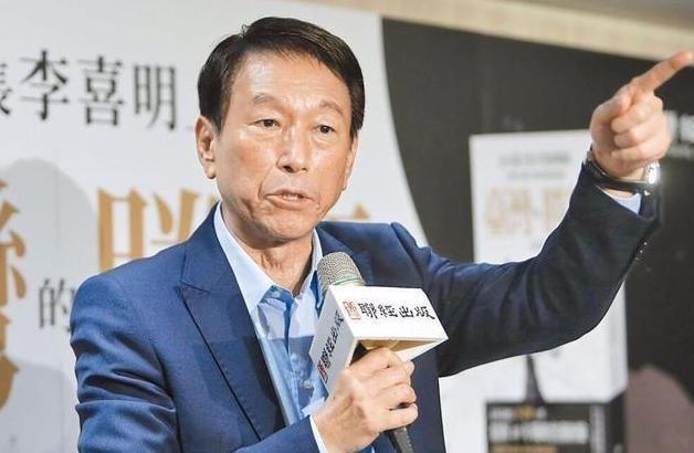 台湾前参谋总长李喜明一席话，让岛内炸锅！他直言解放军不是不敢打，而是时机未到，李