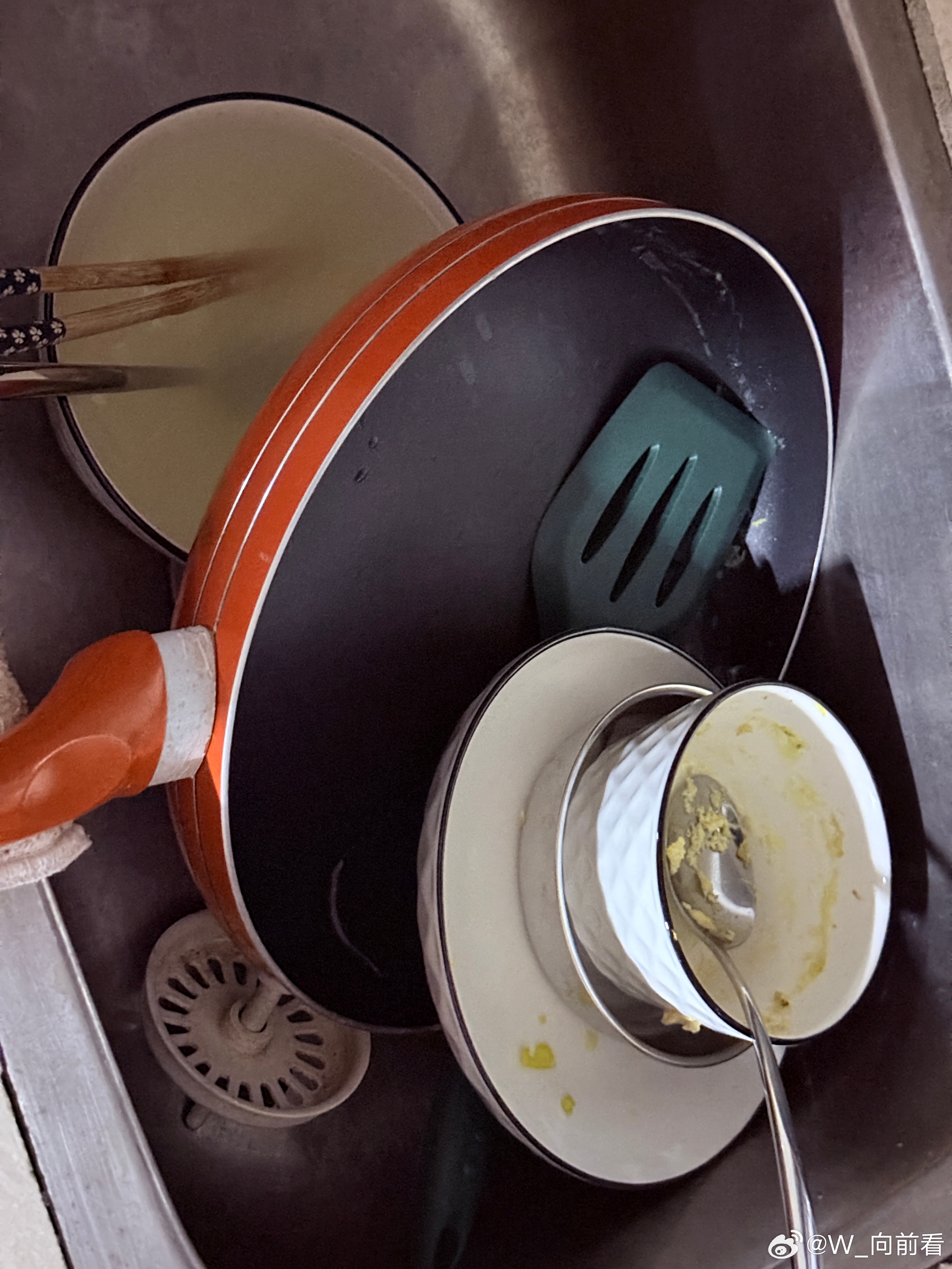 拖延症严重！吃完饭2小时了还没洗碗刷锅……