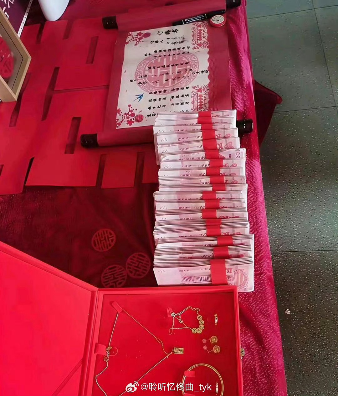 看到这一幕好心酸！父母这样的条件，有必要搞这么隆重的婚礼吗？ 