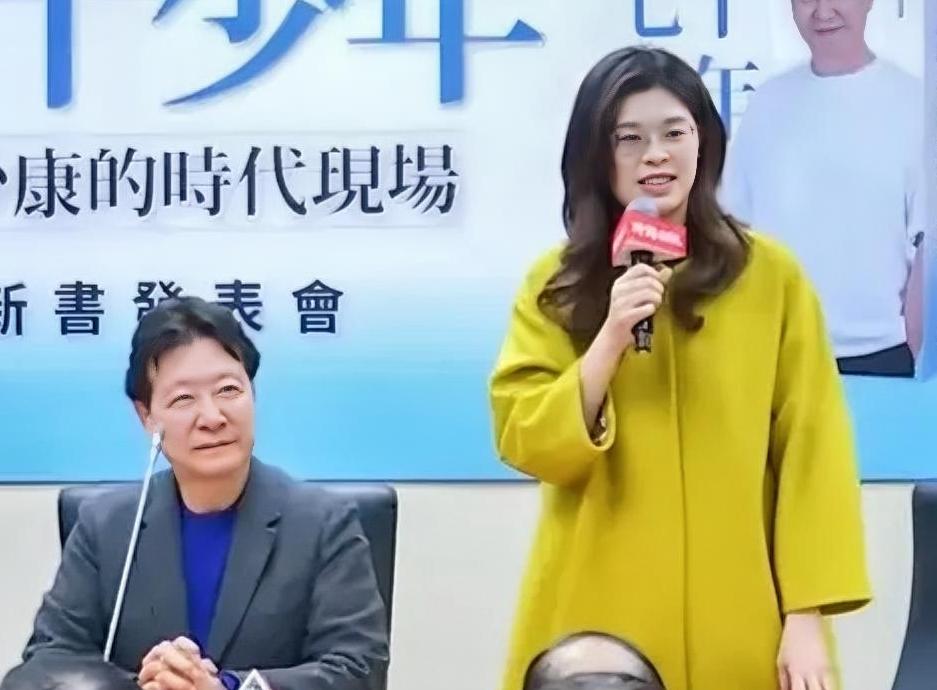 郑丽文5月26日受访时表示，她认识赵少康很长时间了，很敬重他，两人私交也不错，从