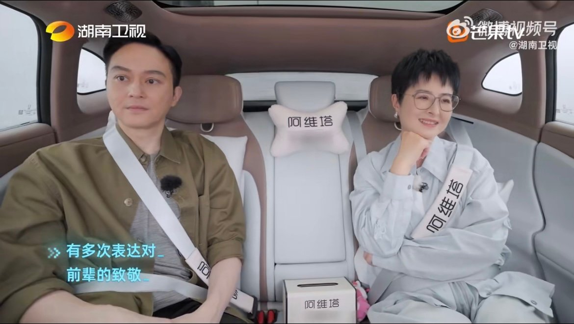 张智霖永远敬畏舞台敬畏观众 舞台上的每一份精彩，都藏着他对观众的诚意。在《披荆斩