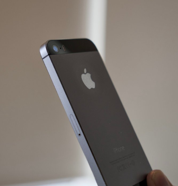 我觉得唯一能兼顾设计和手感的铝金属iPhone只有它。 科技 数码