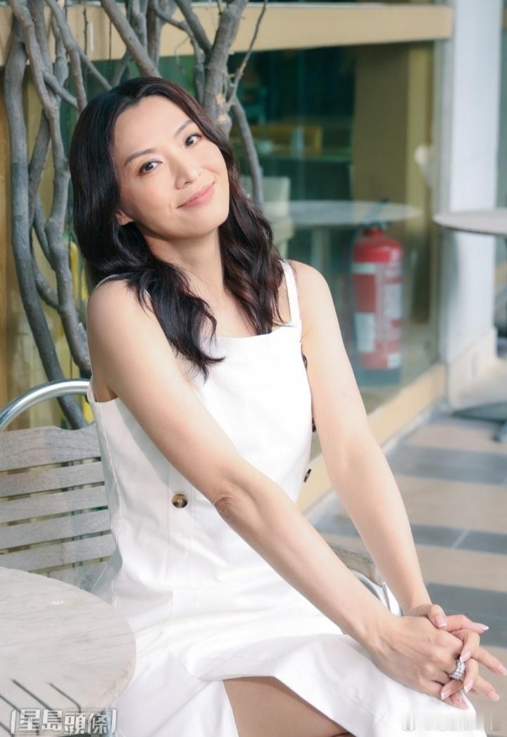 TVB剧集《正义女神》即将迎来大结局，入行30年的陈炜凭剧中饰演大律师「高淑桦」