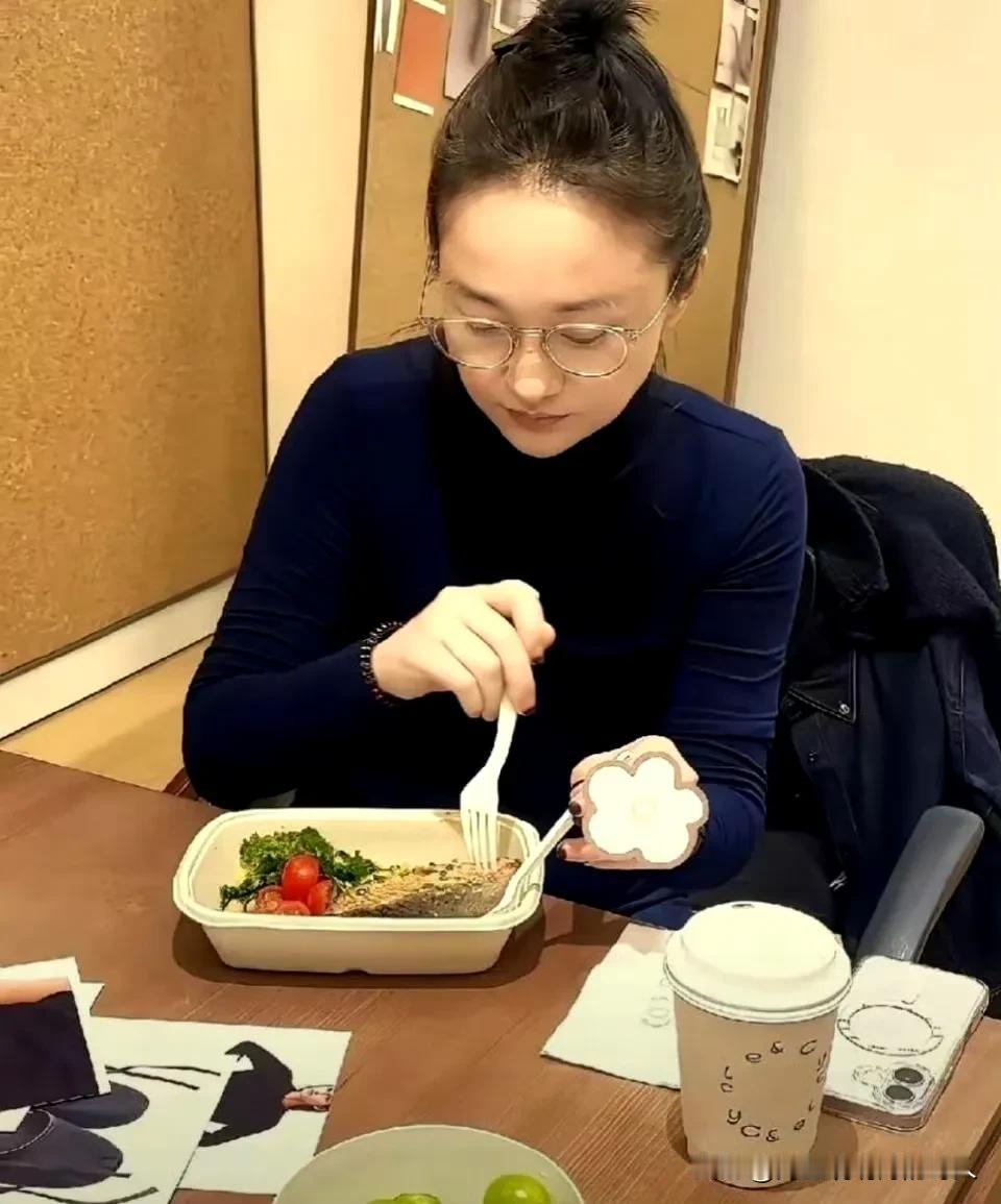 可可爱爱的样子！被称为最有灵性的女演员周迅，可惜出演的黄蓉儿让人一直诟病。