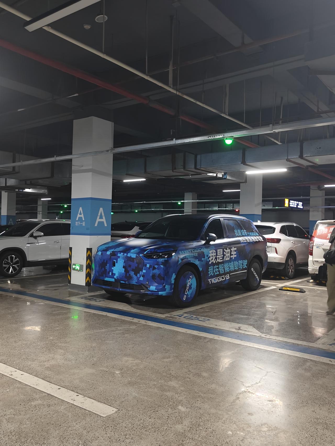 有网友在贵州山路巧遇奇瑞正在做驾驶辅助测试的新车，目测应该是新款瑞虎9。车身上还