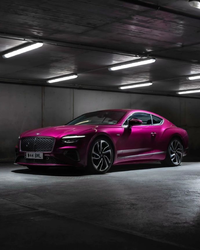 全新欧陆GT Speed！这质感…..绝了！但我觉得白色才是欧陆GT的原生色。