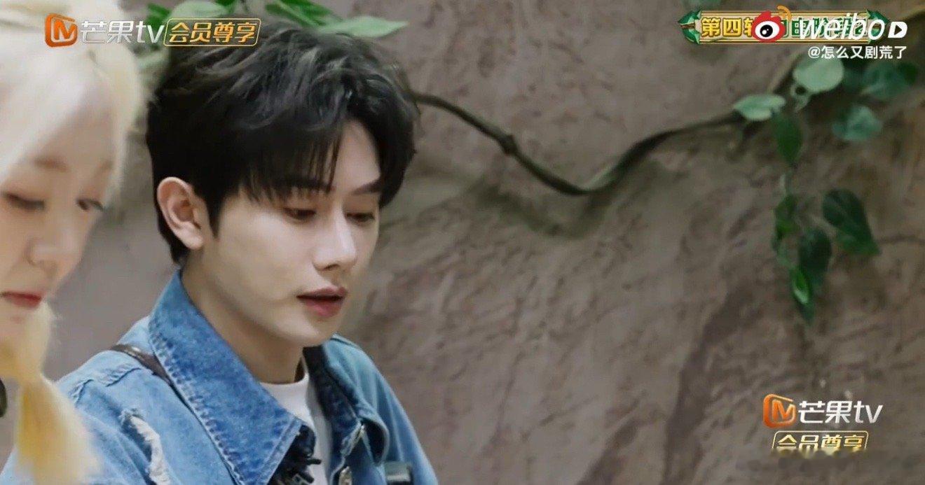 谁教王佑硕这么求人的森林进化论2025 王佑硕的求人技术真是独一份！呆萌抱拳配上