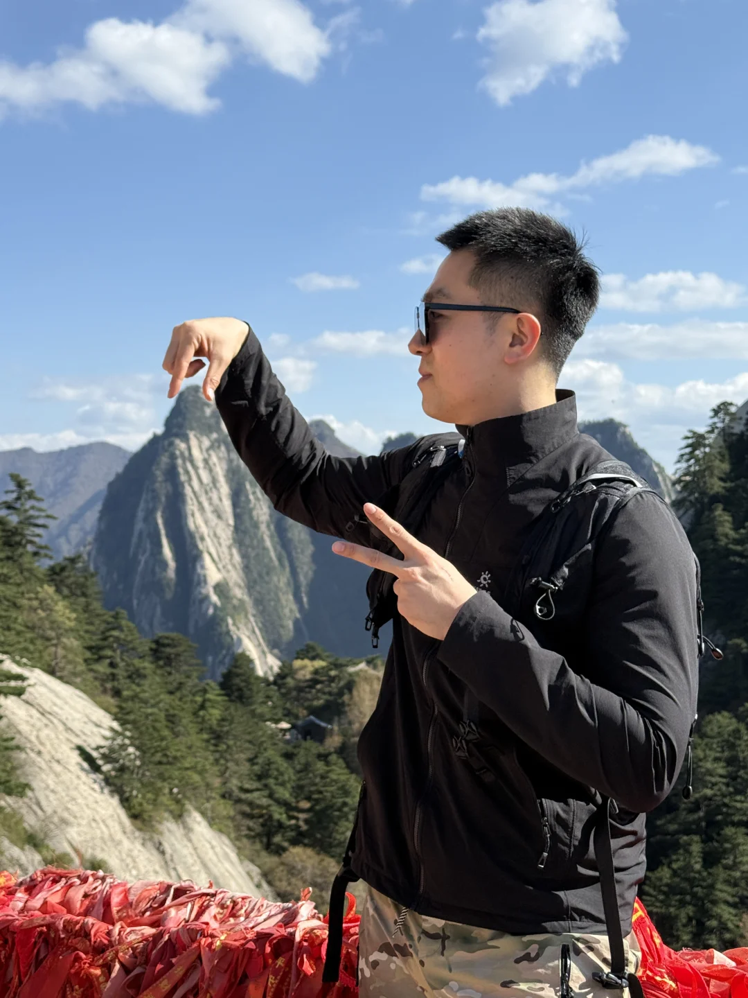 你怎么知道我爬华山了？