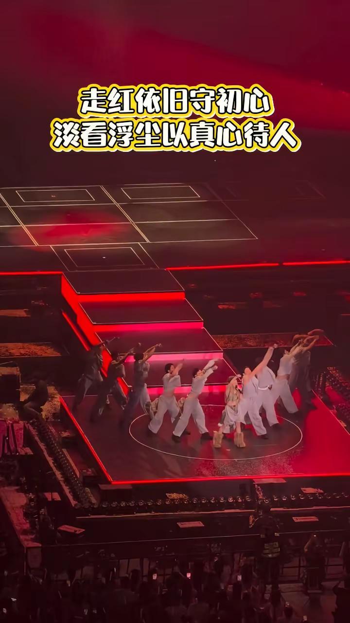 鸣沙山，月牙泉敦煌万人演唱会！这个世界不能没有演唱会 这是一场绝版的演唱会 演唱