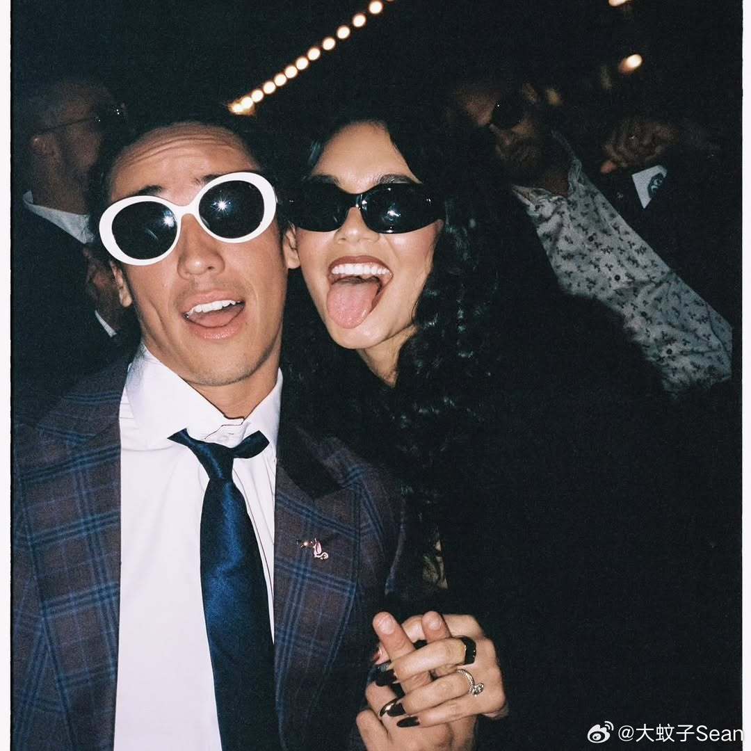 Vanessa Hudgens凡妮莎哈金斯晒照为老公Cole Tucker庆生，