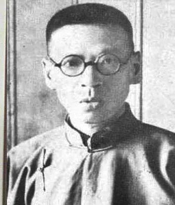 章太炎的得意门生黄侃是个极好色的人。章夫人汤国梨毫不掩饰自己对他的嫌恶，说其是“