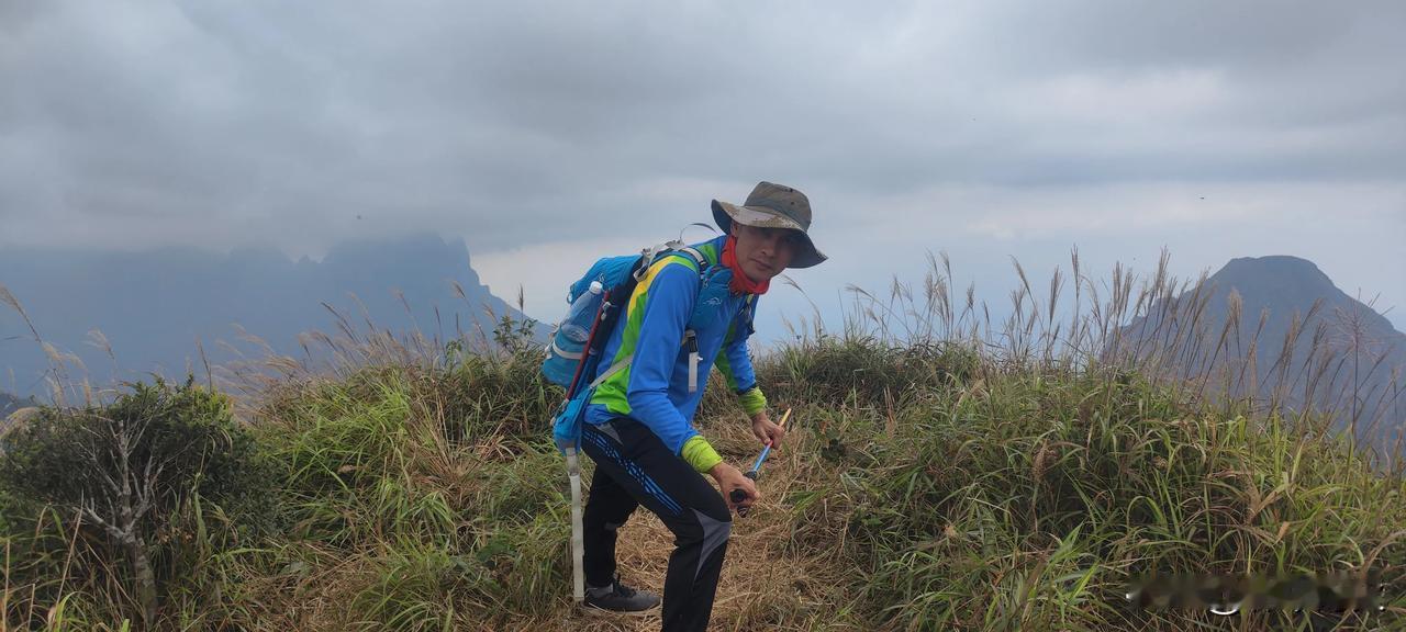 #秋日生活打卡季##深秋登山好时节# 
找户外搭子，爬山，露营，骑行，旅行，
坐