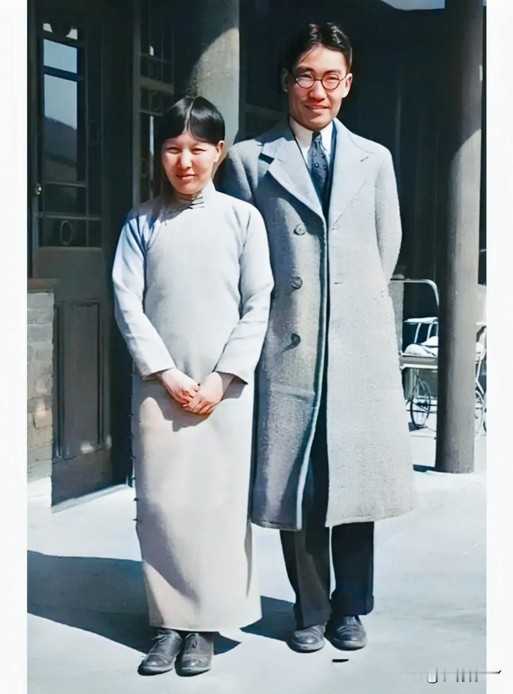 这便是冰心与吴文藻年轻时的真实模样，并非演员所扮演的角色！这张老照片拍摄上世纪三